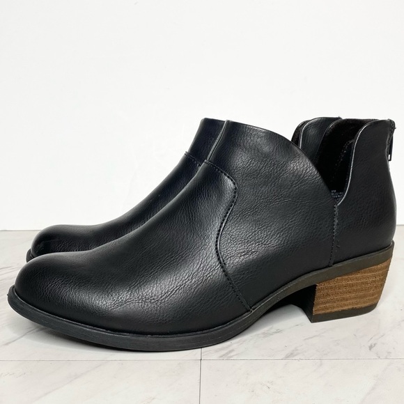 BOC Lucy Black Faux Leather Bootie 9M - Picture 1 of 14